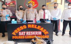 Polisi Tangkap Perempuan Penjual Kulit Sapi Berformalin di Lubuklinggau<