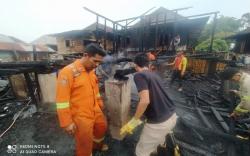 Rumah Panggung di Lahat Hangus Terbakar, Kerugian Diperkirakan Ratusan Juta <