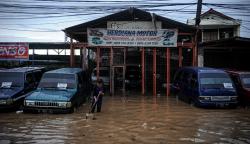 Duh, Sejumlah Mobil yang Dijual Terendam Banjir di Bandung