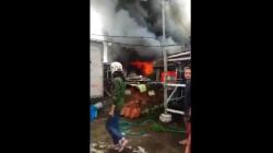 Alat Pembuat Kue Korsleting Listrik, 1 Rumah di Sukajadi Bandung Ludes Terbakar<
