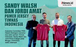 Infografis Sandy Walsh dan Jordi Amat Pamer Jersey Timnas Indonesia