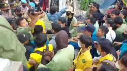 Unjuk Rasa Mahasiswa di Tasikmalaya Diwarnai Saling Dorong dengan Polisi