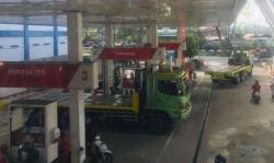Polisi Ancam Tutup SPBU yang Nekat Isi BBM Subsidi ke Truk Batubara 