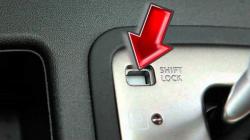 Parkir Paralel, Begini Fungsi dan Cara Pakai Shift Lock di Toyota Veloz