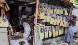 Jasa Sablon Sajadah Naik 50 Persen saat Bulan Ramadan