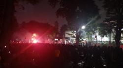 Unjuk Rasa di DPRD Jabar Memanas, Mahasiswa Bandung Bertahan hingga Lepas Buka Puasa<