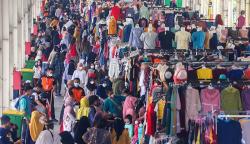 Omzet Pedagang Pasar Tanah Abang Melonjak Menjelang Idulfitri 1443 H