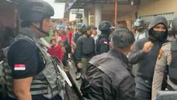 Kampung Beting Pontianak Digerebek, 13 Orang Diamankan dari Lokasi Perjudian