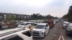 Puluhan Ribu Kendaraan Wisatawan Serbu Kota Bandung di Libur Paskah