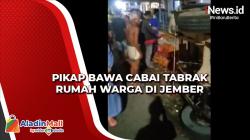 Pikap Bawa Cabai Tabrak Rumah Warga di Jember