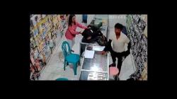 Viral Aksi Heroik Gadis Berjilbab Lawan Pria Berhelm Pencuri HP hingga Kabur Ketakutan<