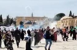  Biadab, Israel Gunakan Drone Tembakkan Gas Air Mata ke Jamaah Masjid Al-Aqsa