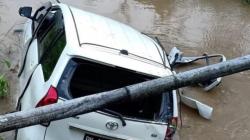 Bayi Tewas Usai Avanza di Pidie Hantam Jembatan dan Terjun ke Sungai
