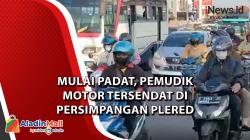 Mulai Padat, Pemudik Motor Tersendat di Persimpangan Plered Cirebon