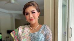 Memutuskan Pindah Agama di Usia 20 Tahun, Istri Choky Sitohang Ngaku Lelah Jalani Rutinitas sebagai Pramugari  
