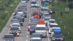 Lalu Lintas di Tol Cipali Semakin Padat, Jarak Antarkendaraan 1 Meter<