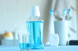 Ini Cara Pakai Mouthwash yang Benar dan Aman