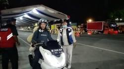 Bikin Ngakak! Tak Punya Ayang, Pemuda Ini Mudik ke Lampung sambil Bonceng Boneka