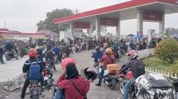 SPBU di Pantura Cirebon Dipadati Pemudik Sepeda Motor, Antre Isi BBM 1 Jam