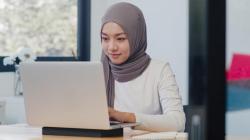 Modis dan Stylish, Ini Dia Tutorial Pashmina Simple dan Kekinian untuk Remaja
