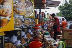  Warga Serbu Pusat Kue Kering di Ciracas Jaktim 