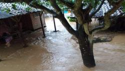 Jelang Lebaran, 3 Rumah Ustaz di Sukabumi Terendam Banjir akibat Tanggul Jebol