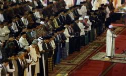 Bacaan Takbir 7 Kali-5 Kali Sholat Idul Fitri, Lengkap Tata Cara dan Niatnya<