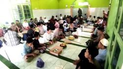 Warga di Pemalang Gelar Tradisi Ngambeng, Jalin Silaturahmi saat Lebaran