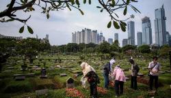 3 Amalan untuk Orang Tua yang Sudah Meninggal, Anak yang Berbakti Wajib Tahu!