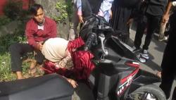 Pulang Silaturahmi, Pengendara Motor Ngantuk Tabrak Pohon hingga Kaki Patah