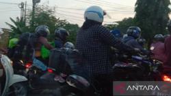 Arus Balik Ribuan Kendaraan Pemudik Tiba di Karawang, Jalur Arteri Macet Parah<
