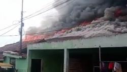 Bangunan Milik TNI di Cimahi Terbakar Hebat, Penghuni Berhamburan Keluar