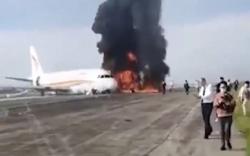 Pesawat Terbakar saat Lepas Landas, Semua Penumpang Selamat