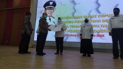 Kisah Guru Honorer di Cimahi, Nunggu 32 Tahun Diangkat PPPK, Nangis saat Terima SK