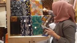 Batik Kasumedangan Karya Perajin Sumedang Bidik Pasar Ekspor<