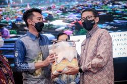 Dukung Haul Guru Sekumpul di Kalsel, Menparekraf: Bisa Jadi Event MICE Haul Terbesar Sedunia<
