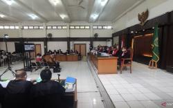 Hakim Pertanyakan Status Rangkap Jabatan Direktur PDPDE Sumsel, Ini Jawaban Alex Noerdin<