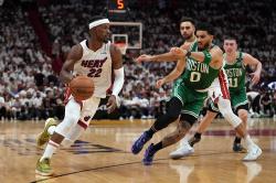 Hasil Final Wilayah Timur NBA 2021/2022: Jimmy Butler Beringas, Heat Unggul 1-0 Atas Celtics