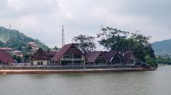 Seniman Tunggu Iktikad Baik Pemprov Jabar Bangun Kembali Bale Pinton di Situ Ciburuy KBB<