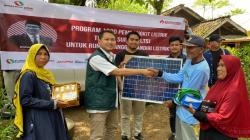 MUJ ONWJ Akselerasi Program 1.000 PLTS bagi Rumah Tangga Tanpa Aliran Listrik di Karawang