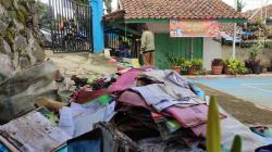 Banjir Rendam SDN 3 Cikahuripan Lembang KBB, KBM Siswa Terganggu<