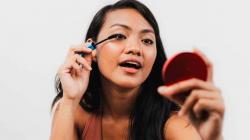 Efek Samping Penggunaan Maskara Setiap Hari