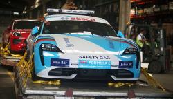 Penampakan Safety Car Formula E Tiba di Bandara Soekarno Hatta
