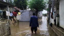 Tak Ada Hujan, Desa Cirumpak di Tangerang Terendam Banjir