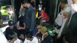Gerebek Markas Geng Motor di Babakan Cirebon, Polisi Sita Sajam dan Obat Terlarang