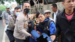 2 Motor Tabrakan, Kapolres Cianjur Spontan Menolong, Bawa Korban ke RS Pakai Mobil Dinas