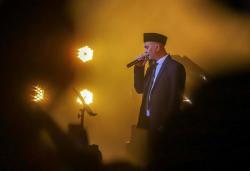 Tampil Nyentrik dengan Setelan Jas Hitam , Ahmad Dhani Guncang Panggung Java Jazz 2022 