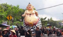 Meriahnya Kirab Budaya Wanurejo, Warga Arak Patung Raksasa Tokoh Wayang