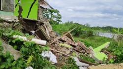 Tanah Ambles Terjang Kertasemaya Indramayu, 2 Rumah Warga Hancur