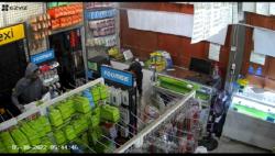 Bawa Karung, Maling Bobol Toko Aksesoris Ponsel di Bogor